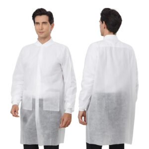 Bata blanca con tres bolsillos